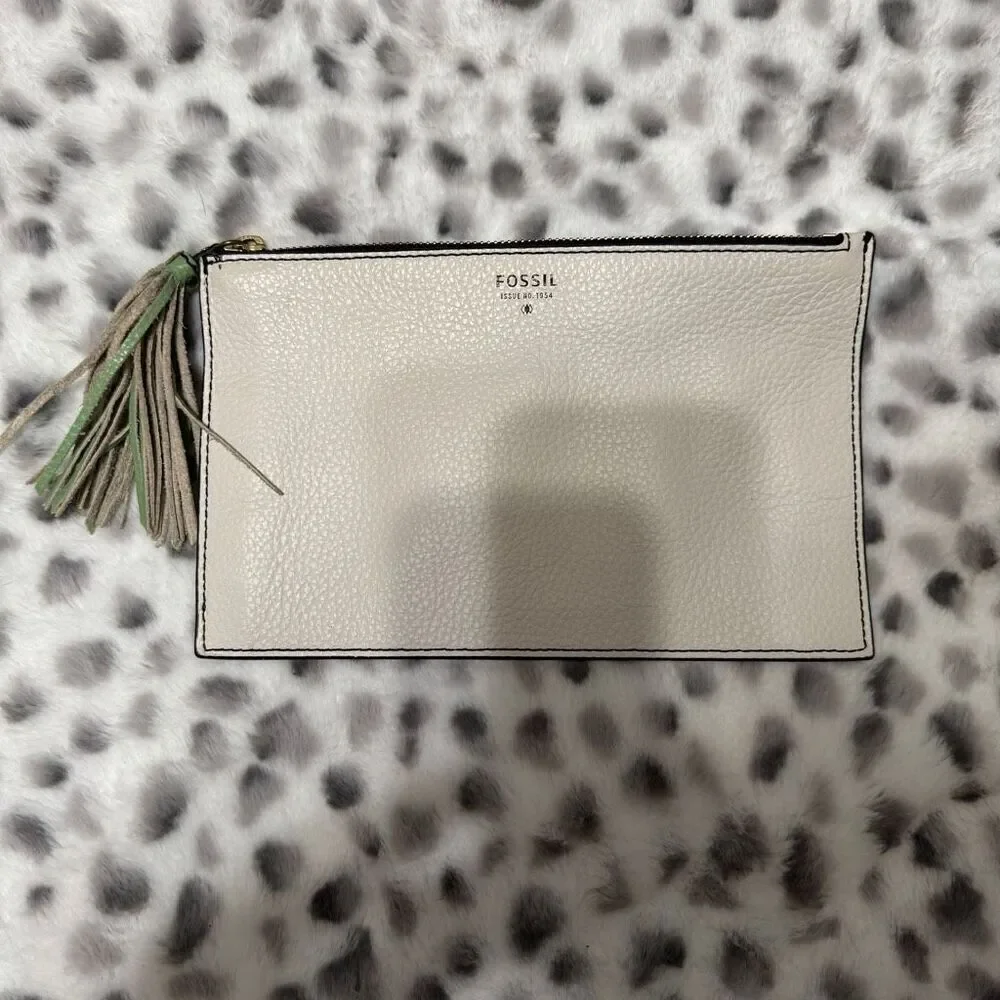 Fossil white pebbled leather pouch with green tassle 9x6”